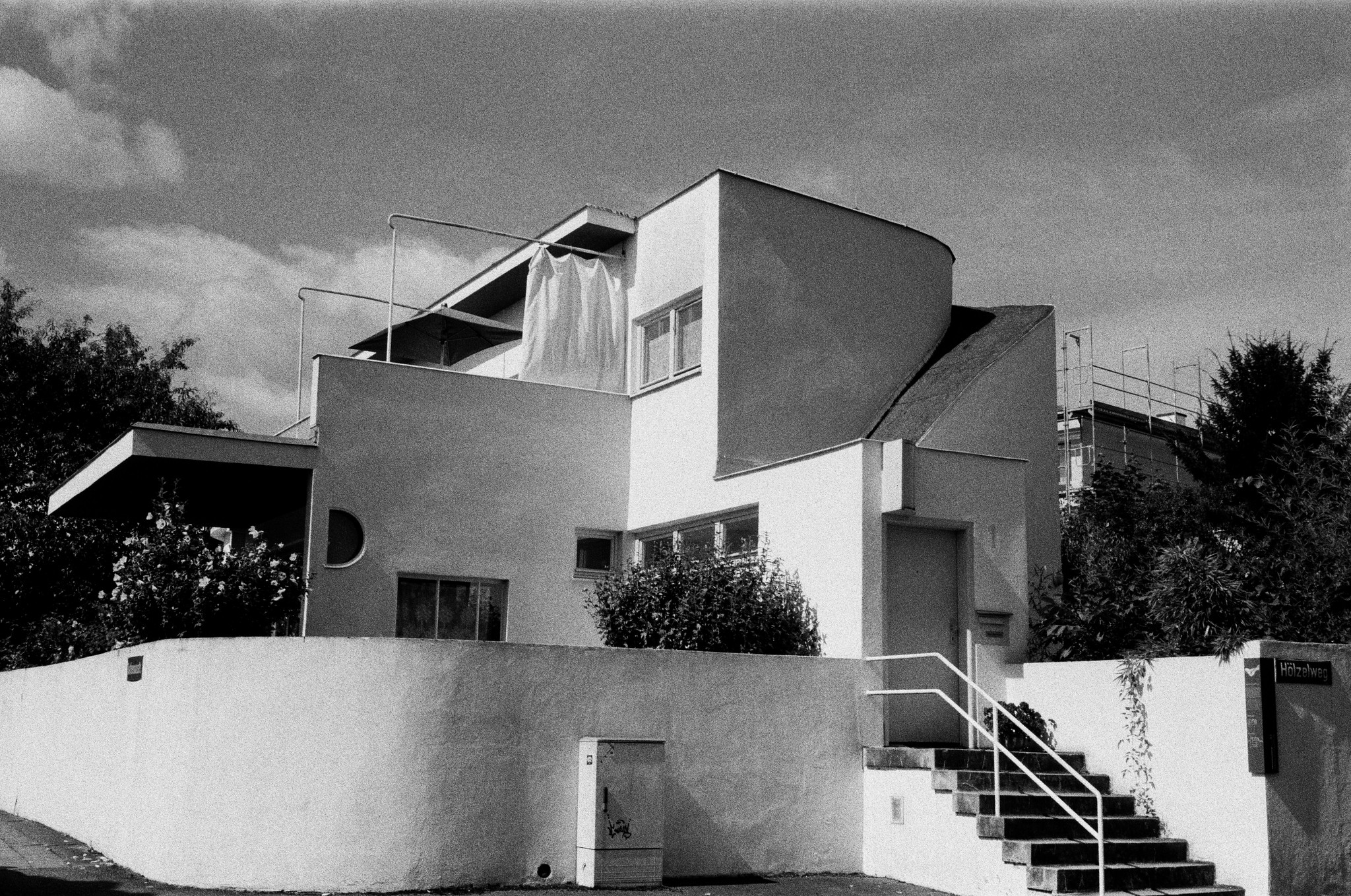 2024/141 - Ein Haus in der Weißenhofsiedlung in Stuttgart.