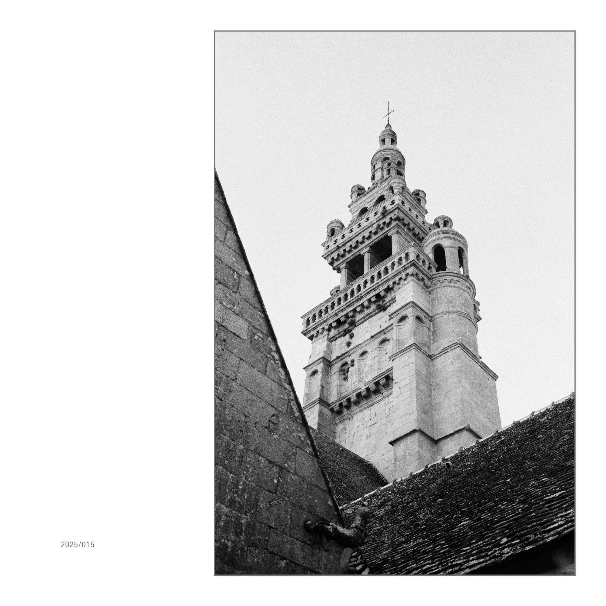 2025/015: Der Kirchturm der Église Notre-Dame de Croaz-Batz in Roscoff.