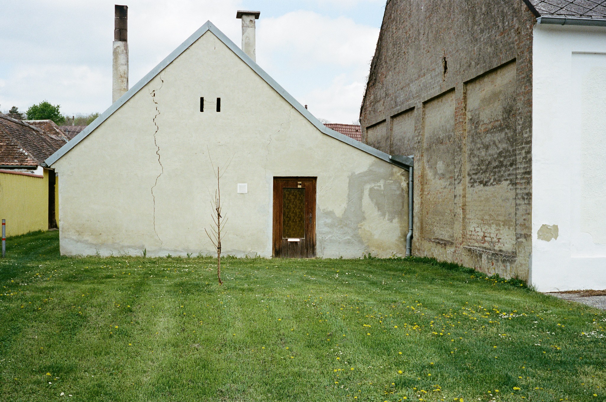 Ein Hinterhof in Poysdorf. Typischer weinviertler Minimalismus.
