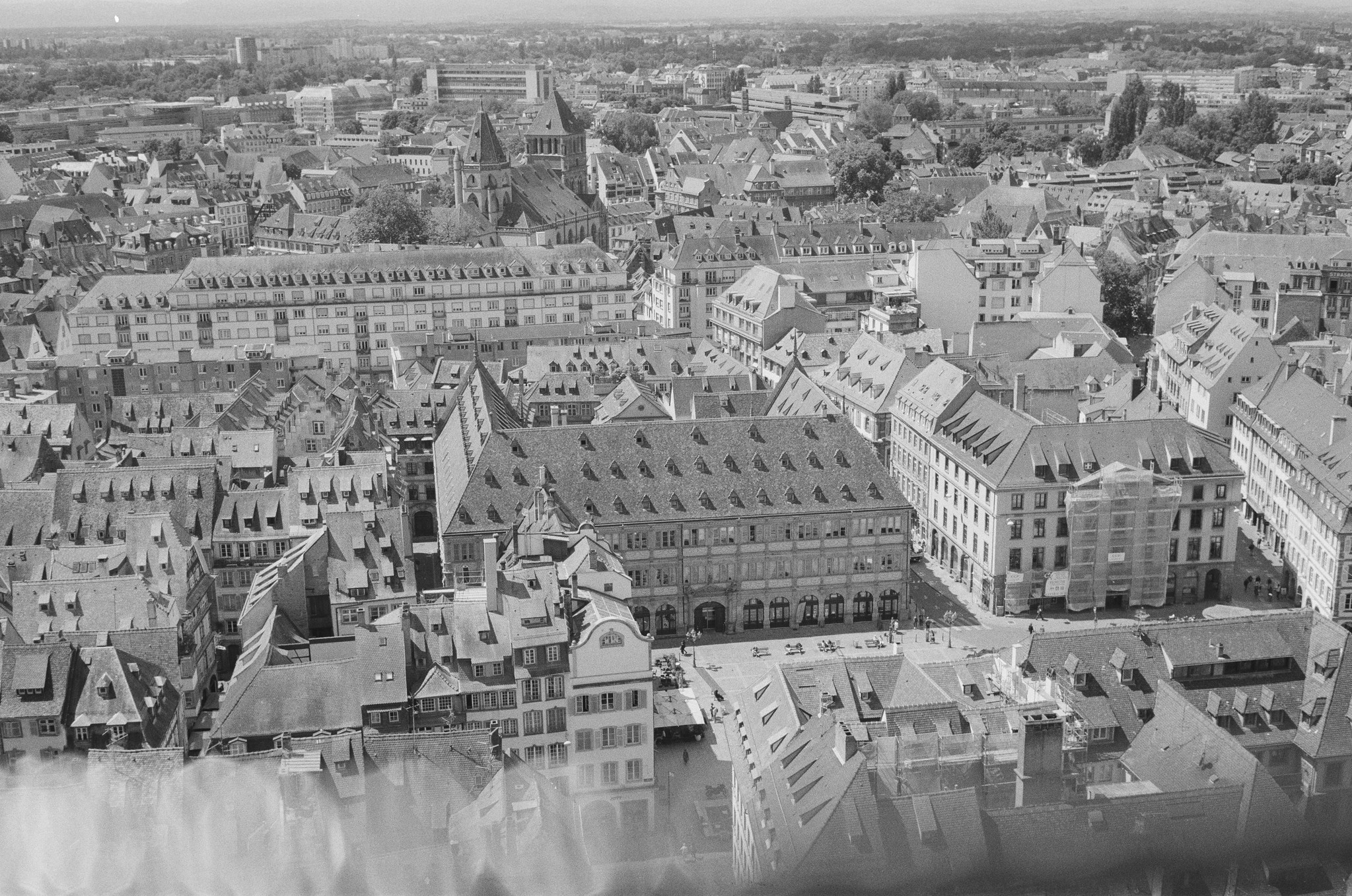 Blick in die Altstadt von Strasbourg vom Aussichtsplateau der Kathedrale. Blickrichtung Nord-West.